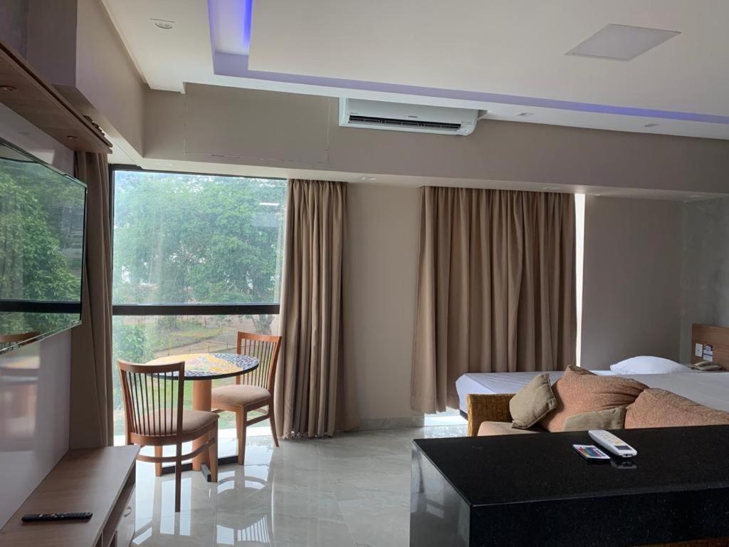 Flat No Tropical Executive Hotel มาเนาส์ ภายนอก รูปภาพ